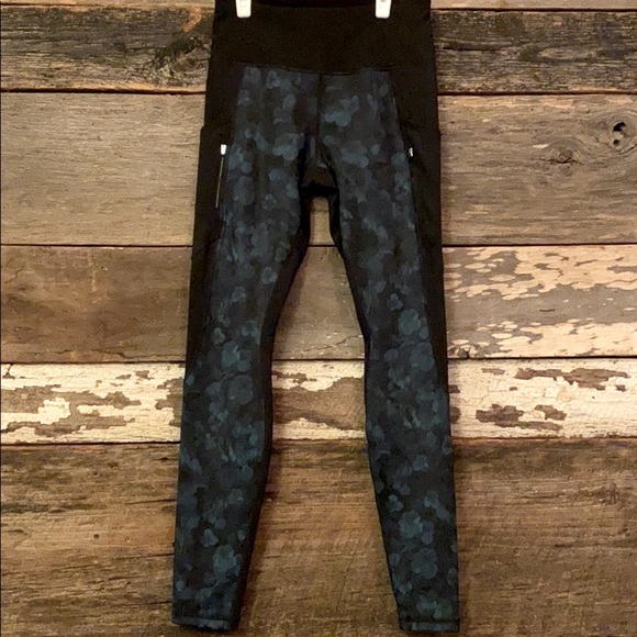 Athleta Pants - Like NEW! Athleta Traverse Frost Tights